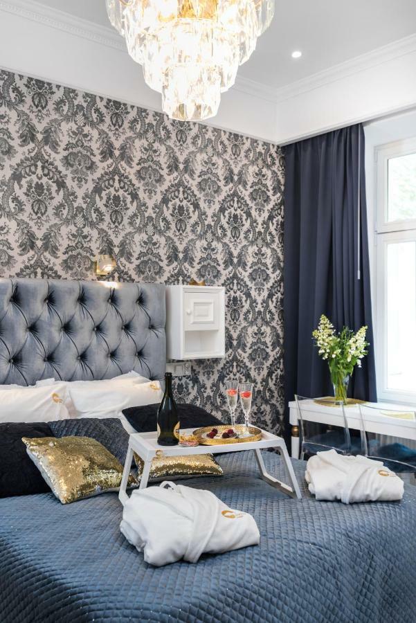 Golden Fish - New - Old Town Apartment